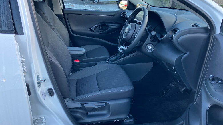 Toyota Yaris 1.5 Hybrid Design 5dr CVT Hybrid Hatchback